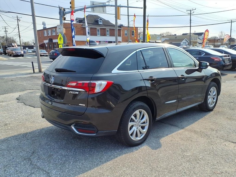 Acura RDX Vehicle Full-screen Gallery Image 06