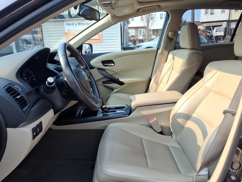 Acura RDX Vehicle Full-screen Gallery Image 09