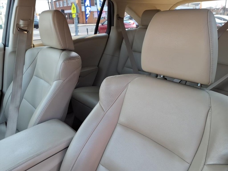 Acura RDX Vehicle Full-screen Gallery Image 11