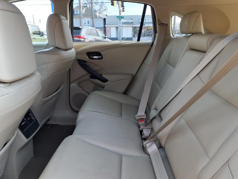 Acura RDX Vehicle Full-screen Gallery Image 13