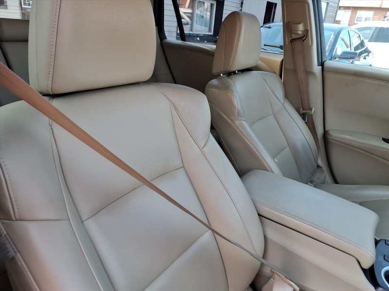 Acura RDX Vehicle Full-screen Gallery Image 16