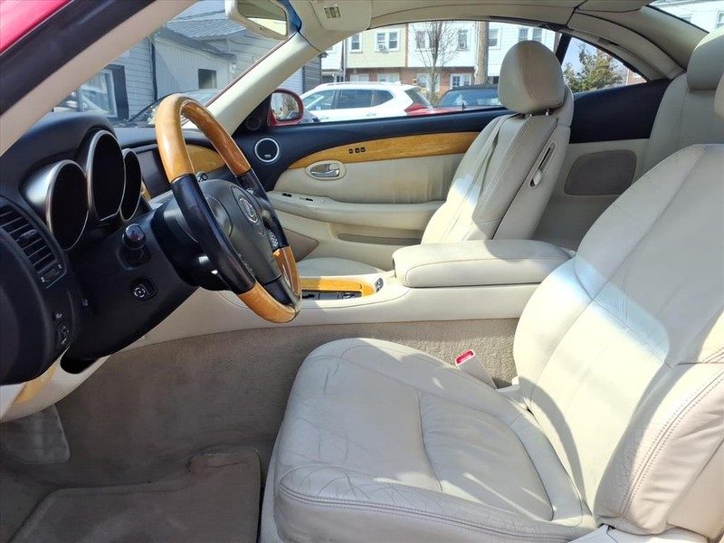 Lexus SC 430 Vehicle Full-screen Gallery Image 09