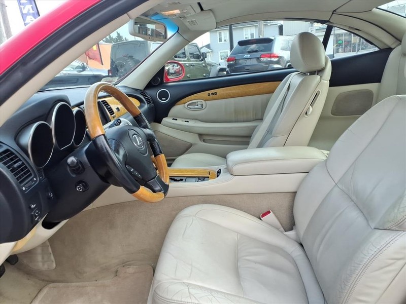 Lexus SC 430 Vehicle Full-screen Gallery Image 10