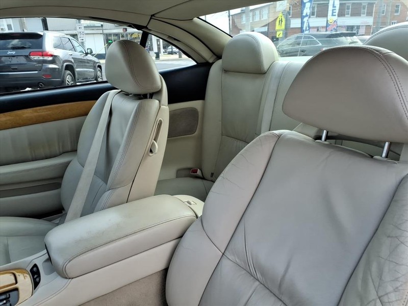 Lexus SC 430 Vehicle Full-screen Gallery Image 11