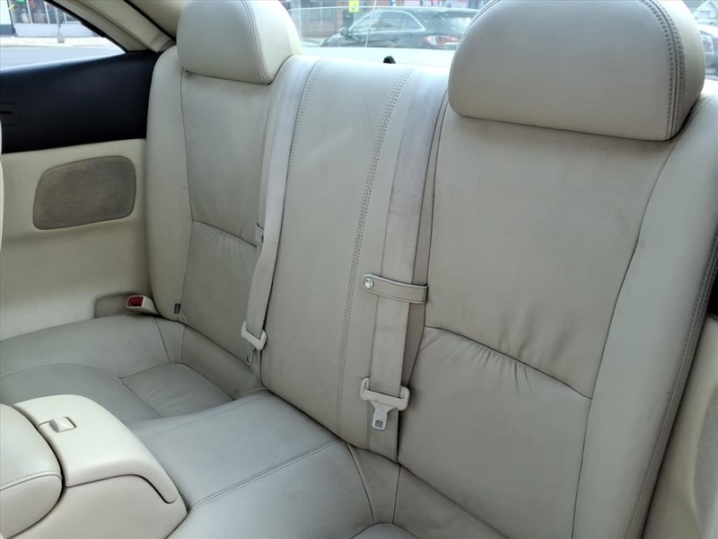 Lexus SC 430 Vehicle Full-screen Gallery Image 12