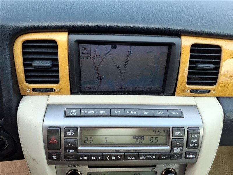 Lexus SC 430 Vehicle Full-screen Gallery Image 14