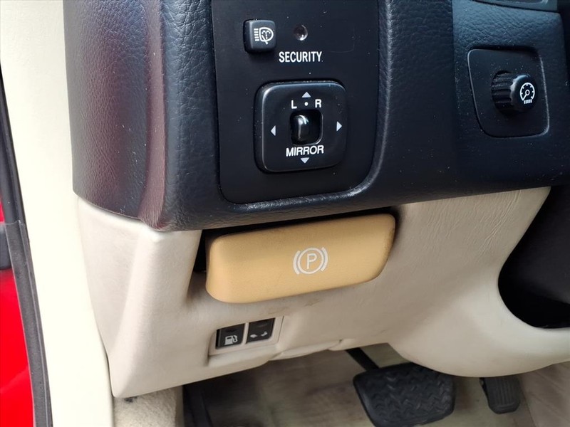 Lexus SC 430 Vehicle Full-screen Gallery Image 16