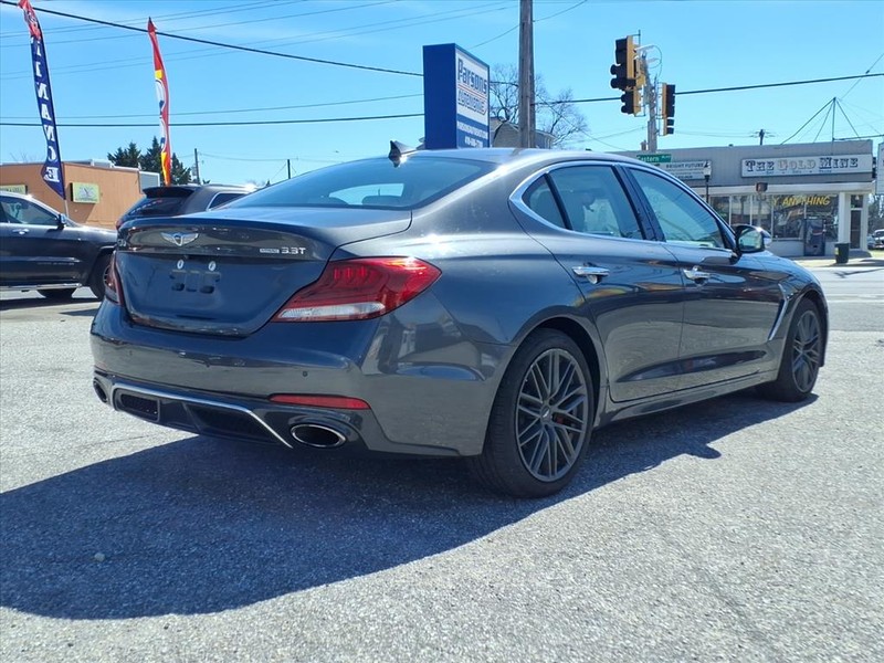Genesis G70 Vehicle Full-screen Gallery Image 06