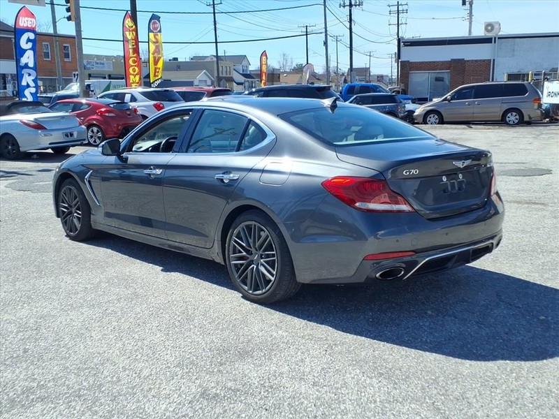Genesis G70 Vehicle Full-screen Gallery Image 07