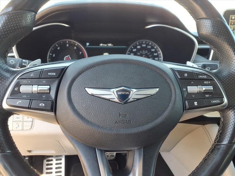 Genesis G70 Vehicle Full-screen Gallery Image 23