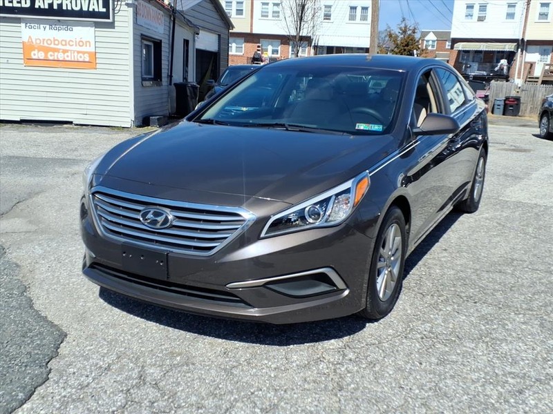 Hyundai Sonata Vehicle Full-screen Gallery Image 02