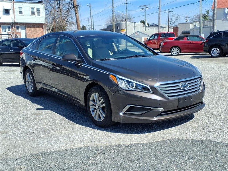 Hyundai Sonata Vehicle Full-screen Gallery Image 03