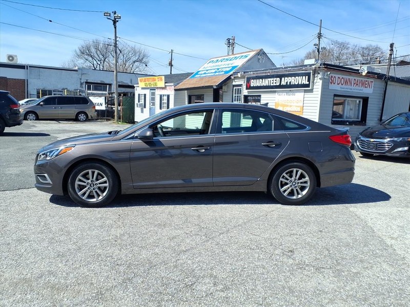 Hyundai Sonata Vehicle Full-screen Gallery Image 07