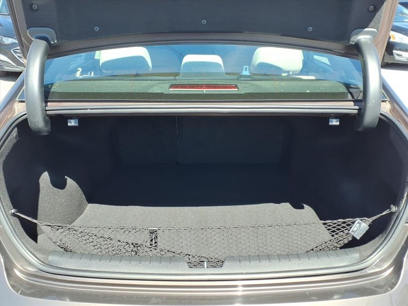 Hyundai Sonata Vehicle Full-screen Gallery Image 14