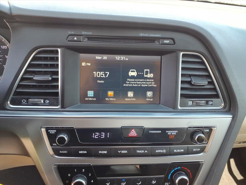 Hyundai Sonata Vehicle Full-screen Gallery Image 17