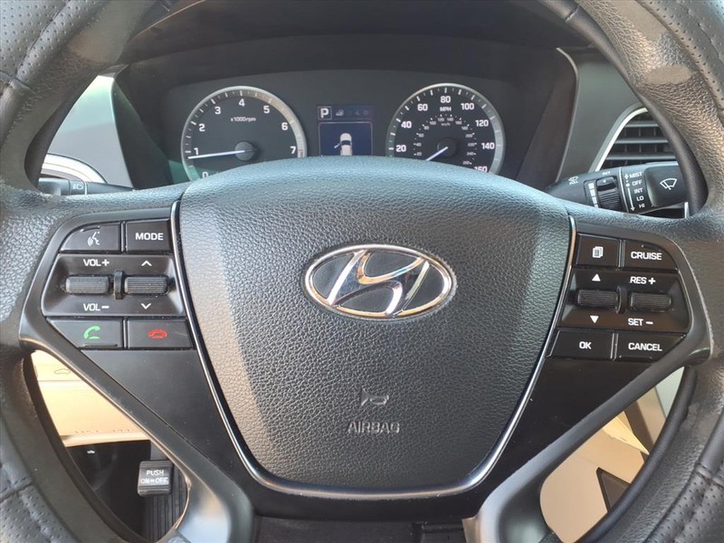 Hyundai Sonata Vehicle Full-screen Gallery Image 21