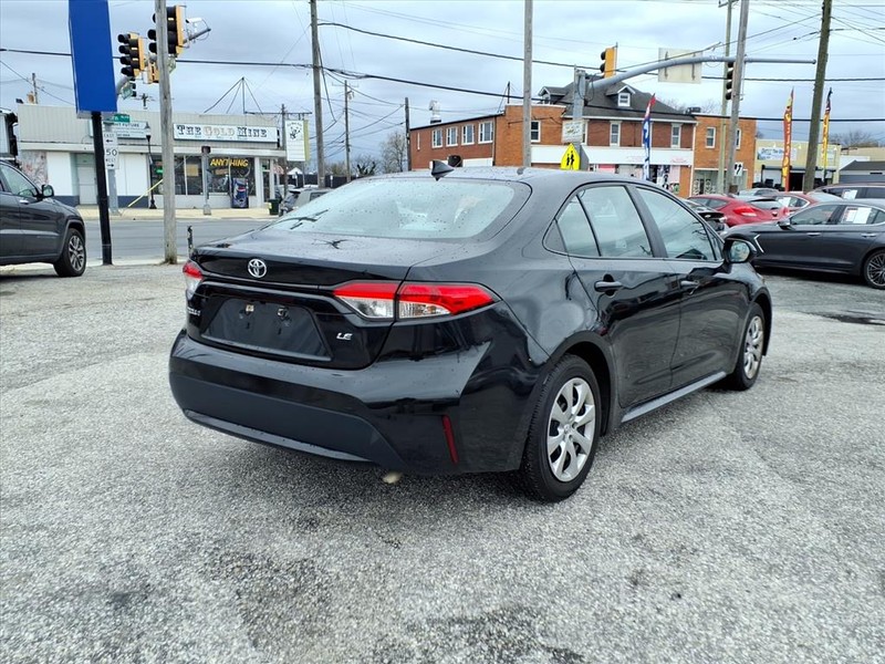 Toyota Corolla Vehicle Full-screen Gallery Image 06