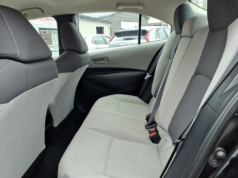 Toyota Corolla Vehicle Full-screen Gallery Image 13