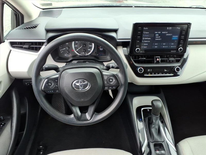 Toyota Corolla Vehicle Full-screen Gallery Image 14