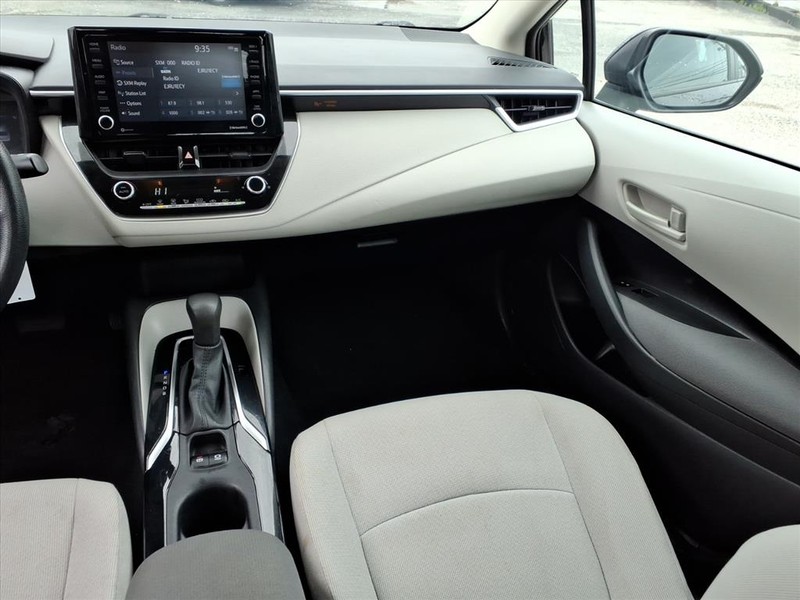 Toyota Corolla Vehicle Full-screen Gallery Image 15