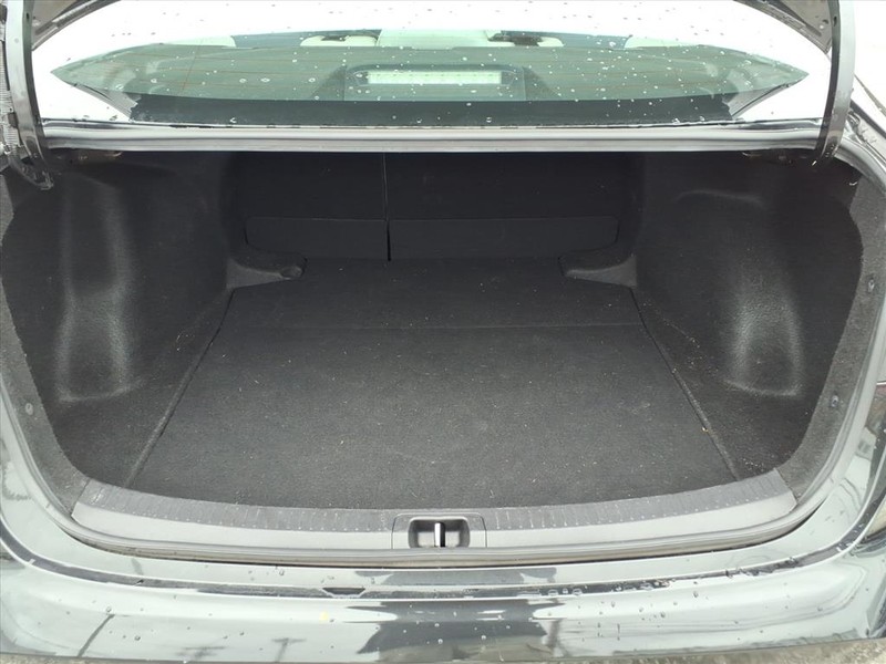 Toyota Corolla Vehicle Full-screen Gallery Image 16