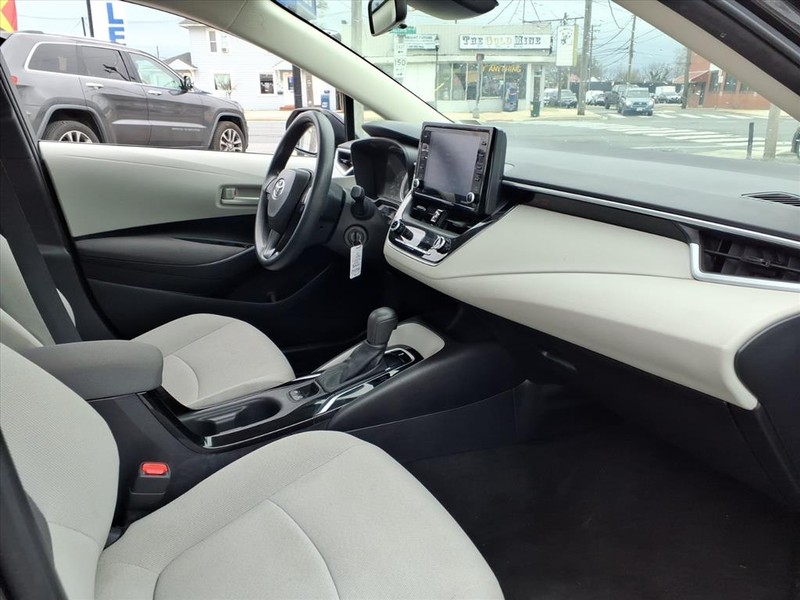 Toyota Corolla Vehicle Full-screen Gallery Image 17