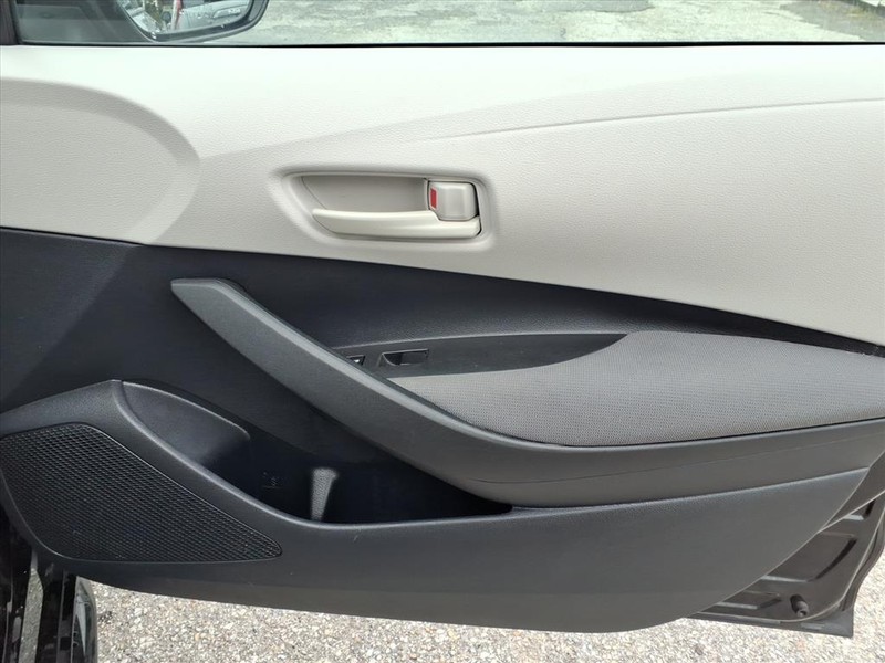 Toyota Corolla Vehicle Full-screen Gallery Image 19