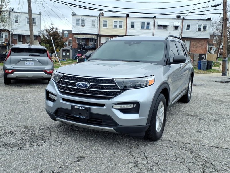 Ford Explorer Vehicle Full-screen Gallery Image 02