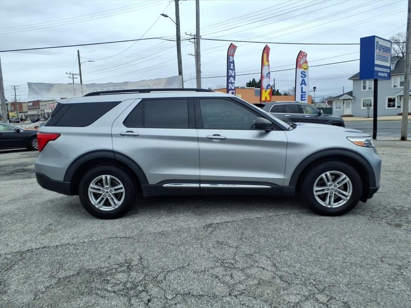 Ford Explorer Vehicle Full-screen Gallery Image 04