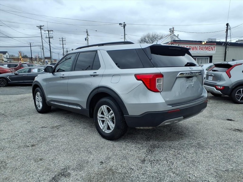 Ford Explorer Vehicle Full-screen Gallery Image 06