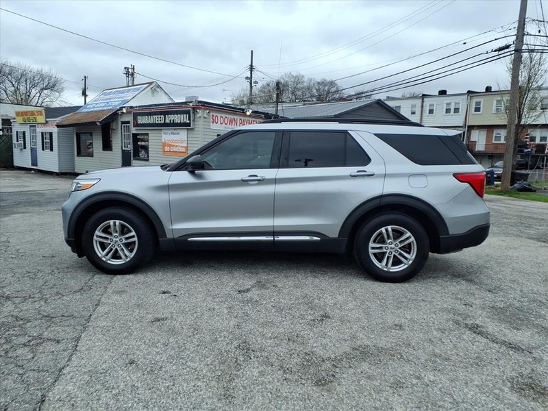 Ford Explorer Vehicle Full-screen Gallery Image 07