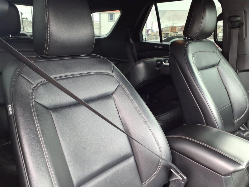 Ford Explorer Vehicle Full-screen Gallery Image 15