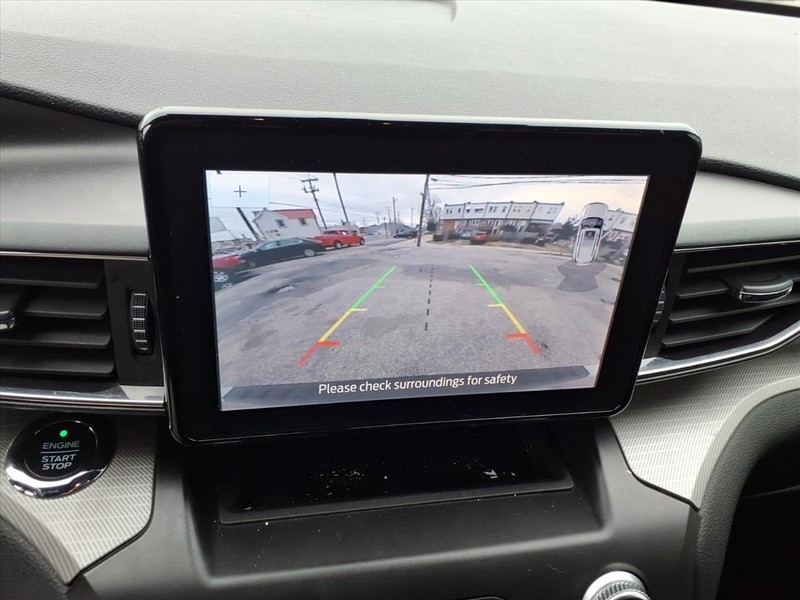 Ford Explorer Vehicle Full-screen Gallery Image 18