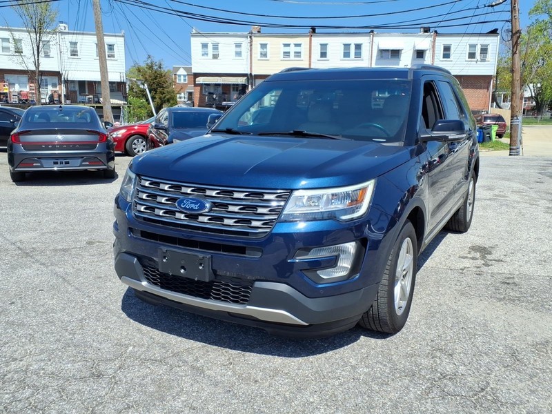 Ford Explorer Vehicle Full-screen Gallery Image 02