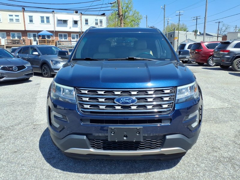 Ford Explorer Vehicle Full-screen Gallery Image 03