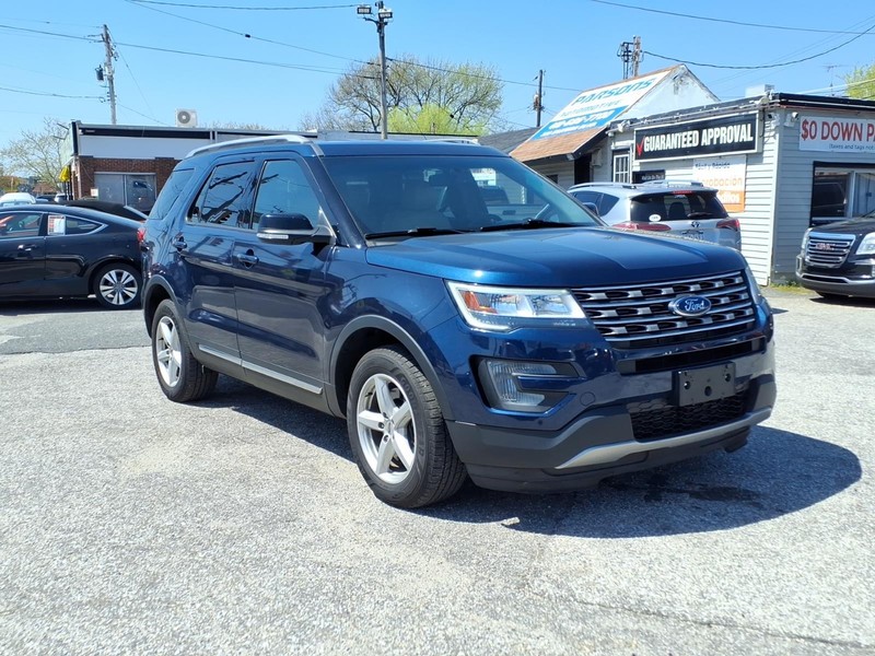 Ford Explorer Vehicle Full-screen Gallery Image 04
