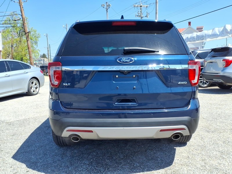 Ford Explorer Vehicle Full-screen Gallery Image 07