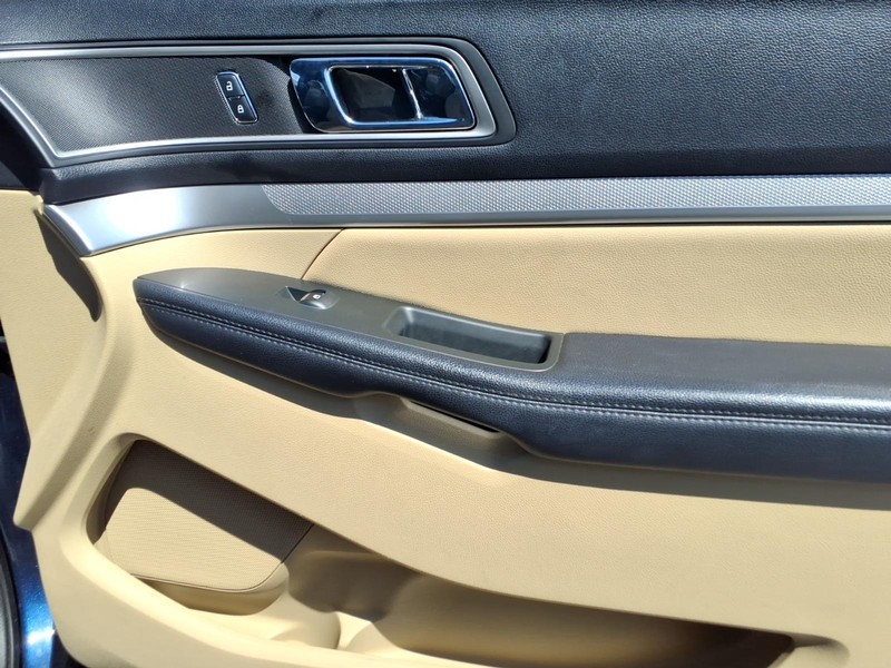 Ford Explorer Vehicle Full-screen Gallery Image 19