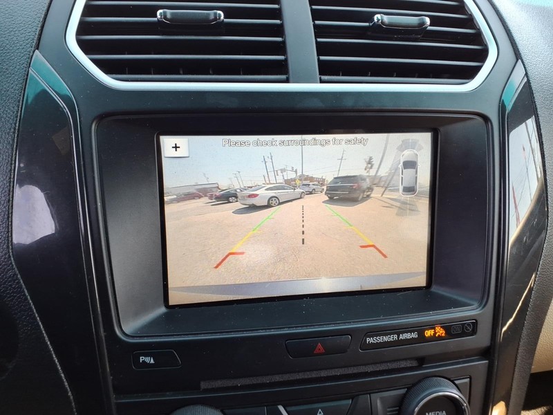 Ford Explorer Vehicle Full-screen Gallery Image 22