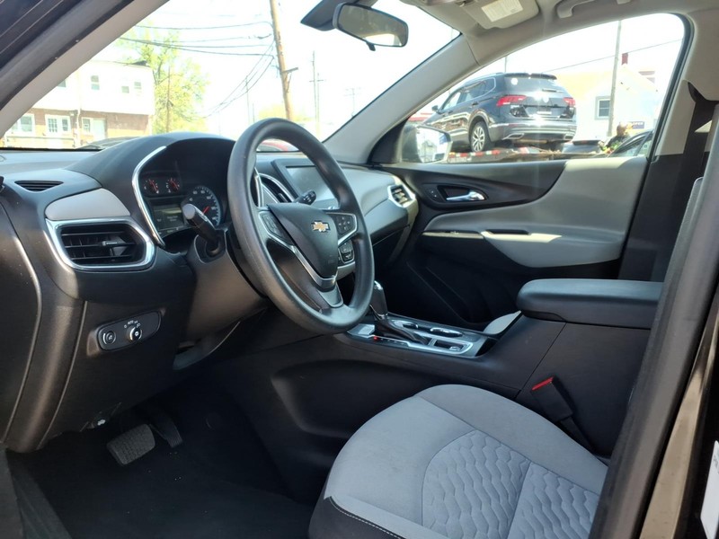 Chevrolet Equinox Vehicle Full-screen Gallery Image 08