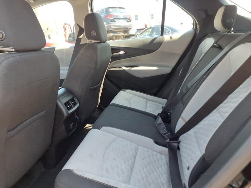 Chevrolet Equinox Vehicle Full-screen Gallery Image 10
