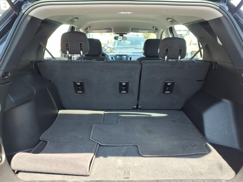 Chevrolet Equinox Vehicle Full-screen Gallery Image 11