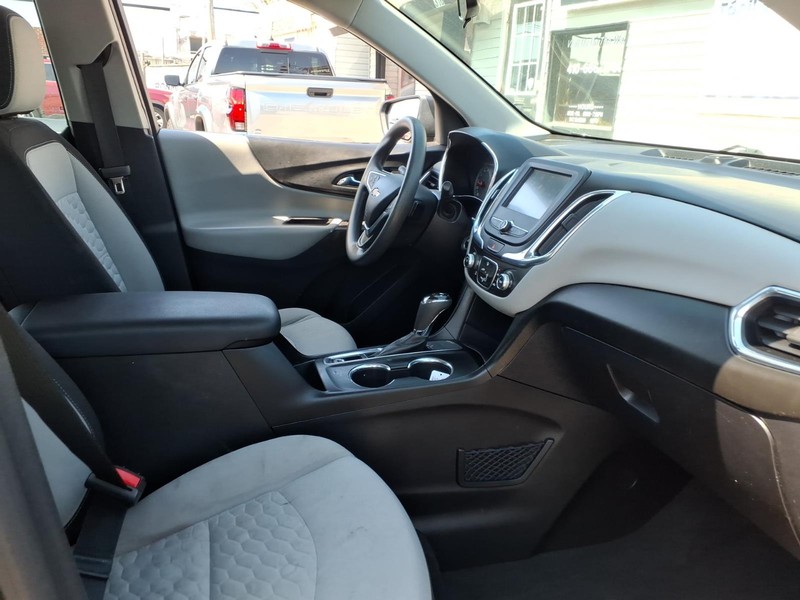 Chevrolet Equinox Vehicle Full-screen Gallery Image 12