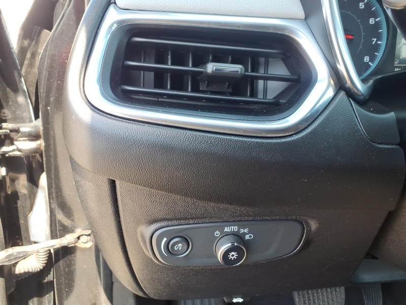 Chevrolet Equinox Vehicle Full-screen Gallery Image 16
