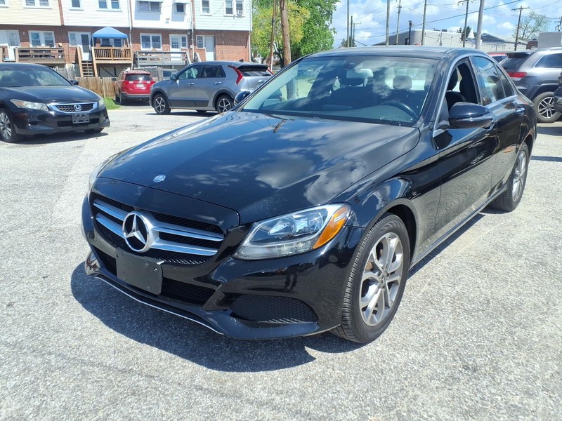 Mercedes-Benz C-Class Vehicle Full-screen Gallery Image 02