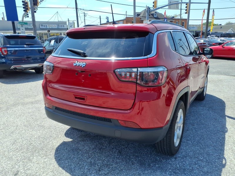 Jeep Compass Vehicle Full-screen Gallery Image 05