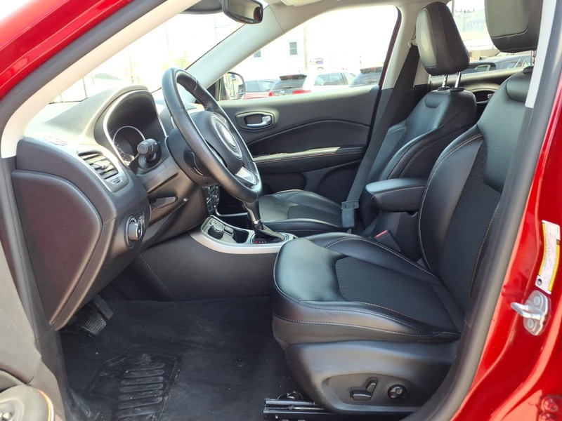 Jeep Compass Vehicle Full-screen Gallery Image 08