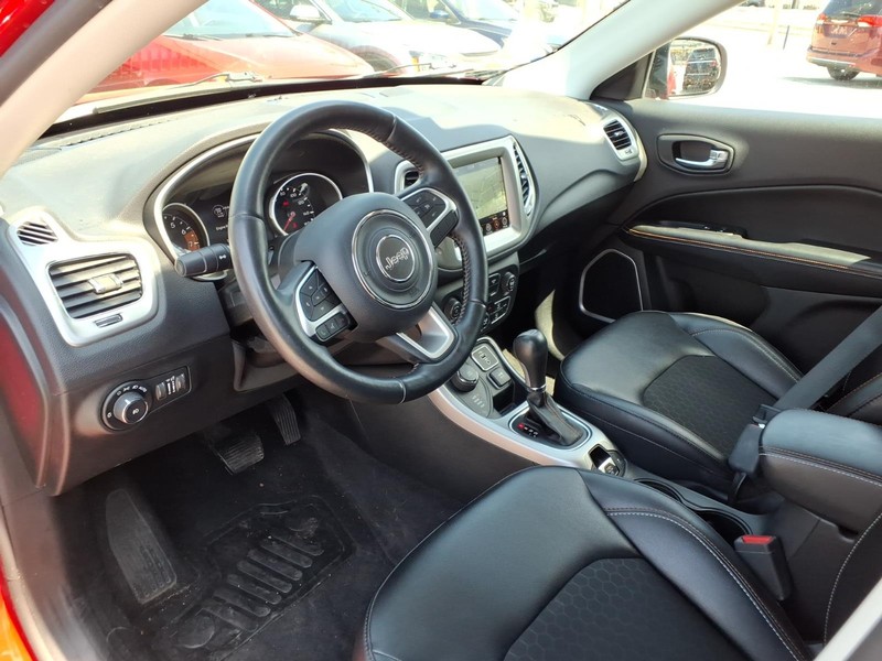 Jeep Compass Vehicle Full-screen Gallery Image 09