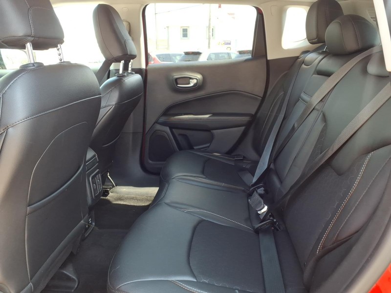 Jeep Compass Vehicle Full-screen Gallery Image 12