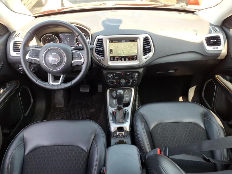 Jeep Compass Vehicle Full-screen Gallery Image 13